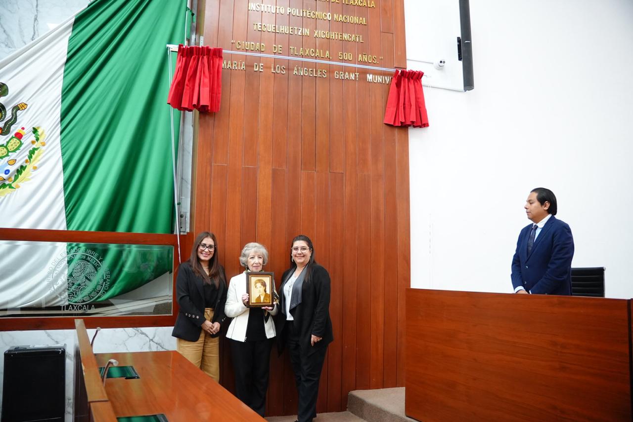 Reconoce Congreso de Tlaxcala a María de los Ángeles Grant Munive, primera diputada estatal y federal